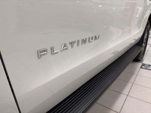New 2026 Ford Expedition Platinum image 3