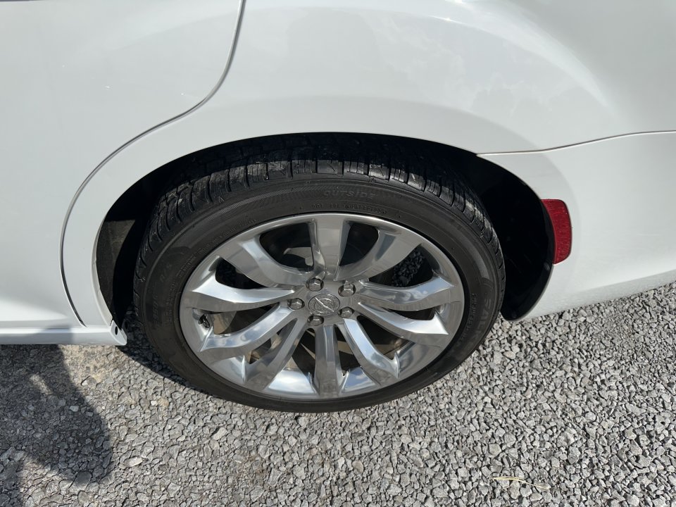 Used 2018 Chrysler 300 Limited w/ Safetytec Plus Group RWD image 21
