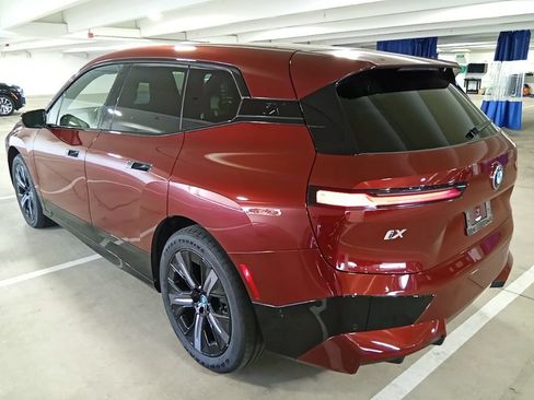 Used 2024 BMW iX xDrive50 w/ Premium Package AWD/4WD image 7