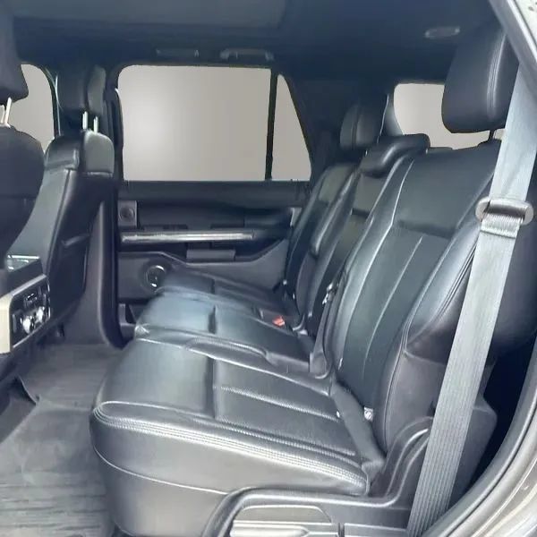 Used 2019 Ford Expedition XLT w/ Equipment Group 202A AWD/4WD image 19
