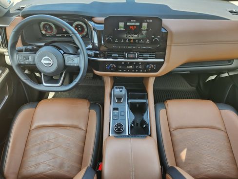 Used 2025 Nissan Pathfinder Platinum AWD/4WD image 29