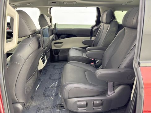 Used 2024 Kia Carnival SX Prestige image 46