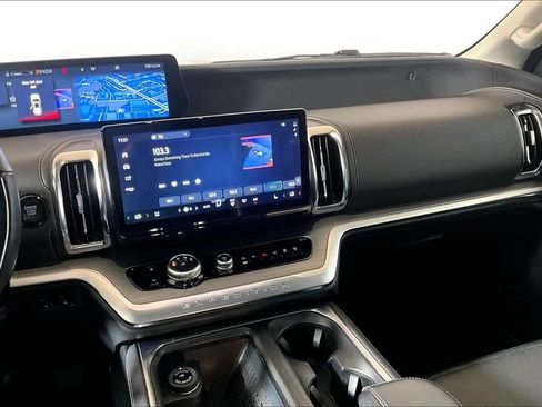 Used 2025 Ford Expedition Platinum AWD/4WD image 5