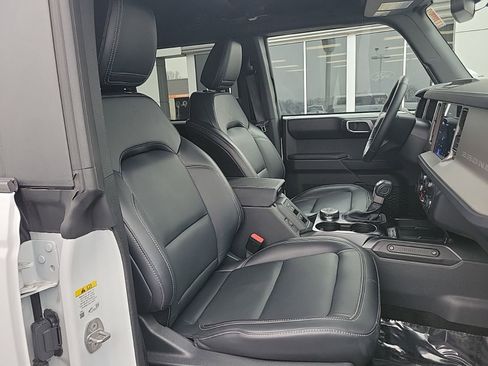 Used 2025 Ford Bronco Outer Banks image 28