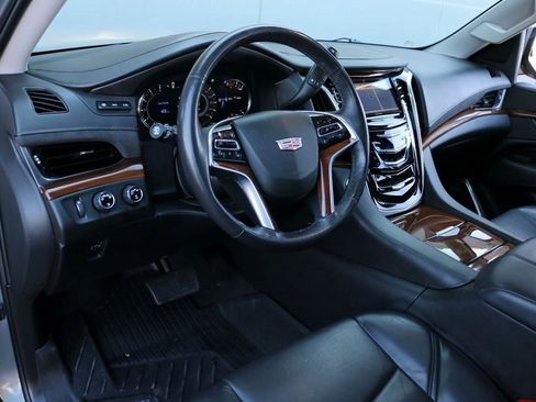 Used 2020 Cadillac Escalade ESV Premium Luxury image 25