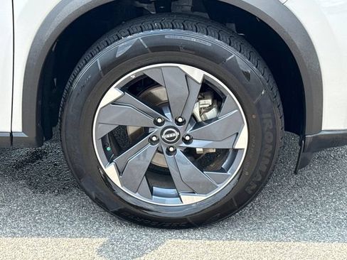Used 2025 Nissan Rogue SV FWD image 12