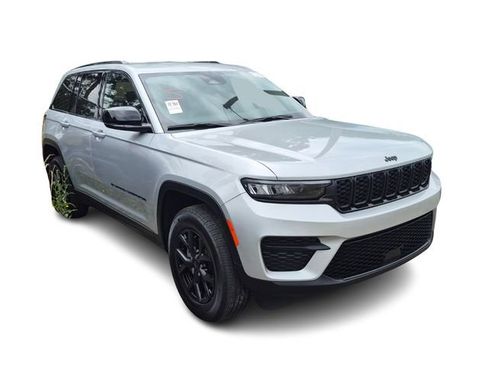 Used 2025 Jeep Grand Cherokee Altitude AWD/4WD image 1