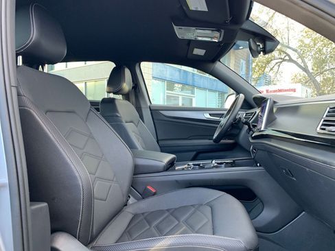 Used 2025 Volkswagen Atlas Cross Sport SE image 36