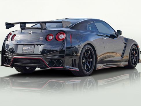 Used 2018 Nissan GT-R NISMO image 14