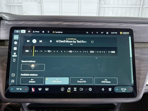 Used 2022 Rivian R1T Adventure image 32