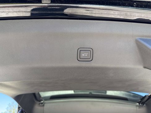 Used 2025 Cadillac Escalade ESV Sport image 13