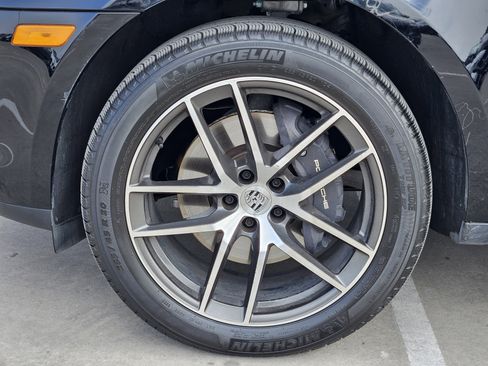 Certified 2025 Porsche Macan image 14