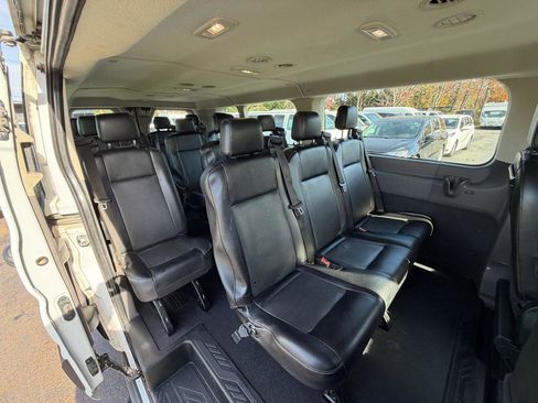 Used 2023 Ford Transit 350 XL image 29