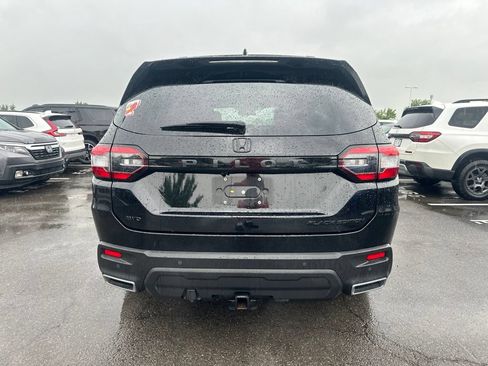 Used 2025 Honda Pilot Black Edition image 12