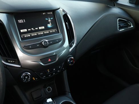 Used 2017 Chevrolet Cruze LT w/ Convenience Package image 16