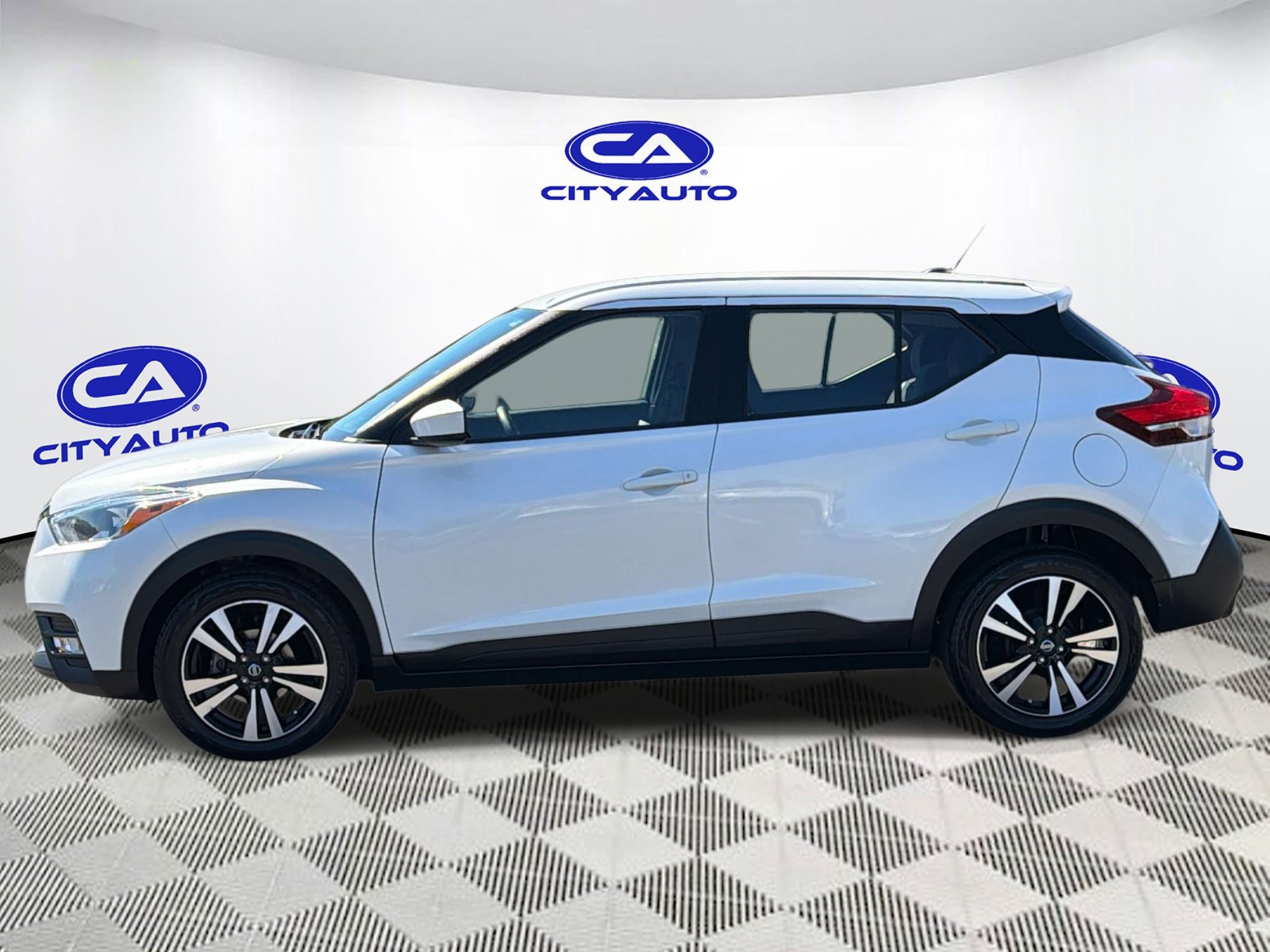 Used 2019 Nissan Kicks S FWD image 7