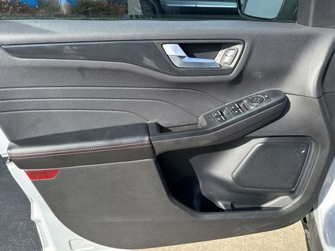 Used 2025 Ford Escape ST-Line FWD image 16