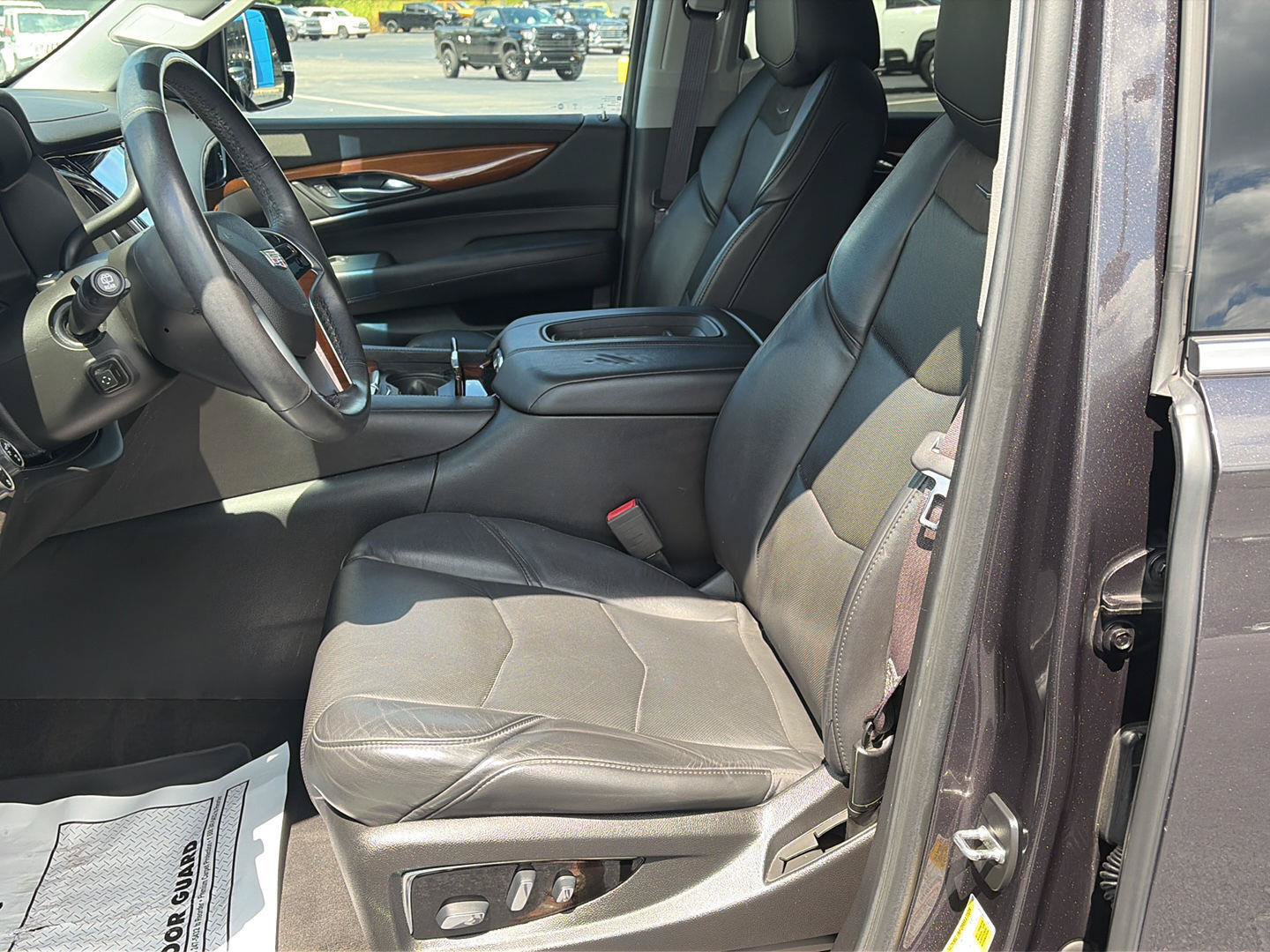 Used 2017 Cadillac Escalade Premium Luxury AWD/4WD image 13