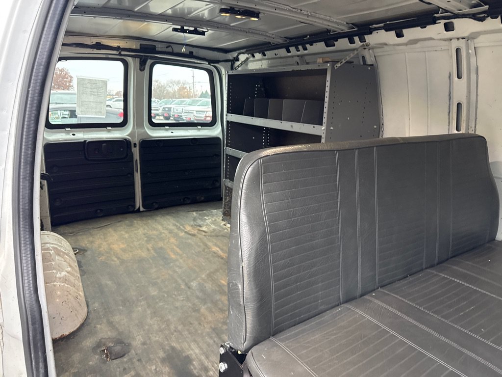 Used 2018 Chevrolet Express 2500 Extended RWD image 13