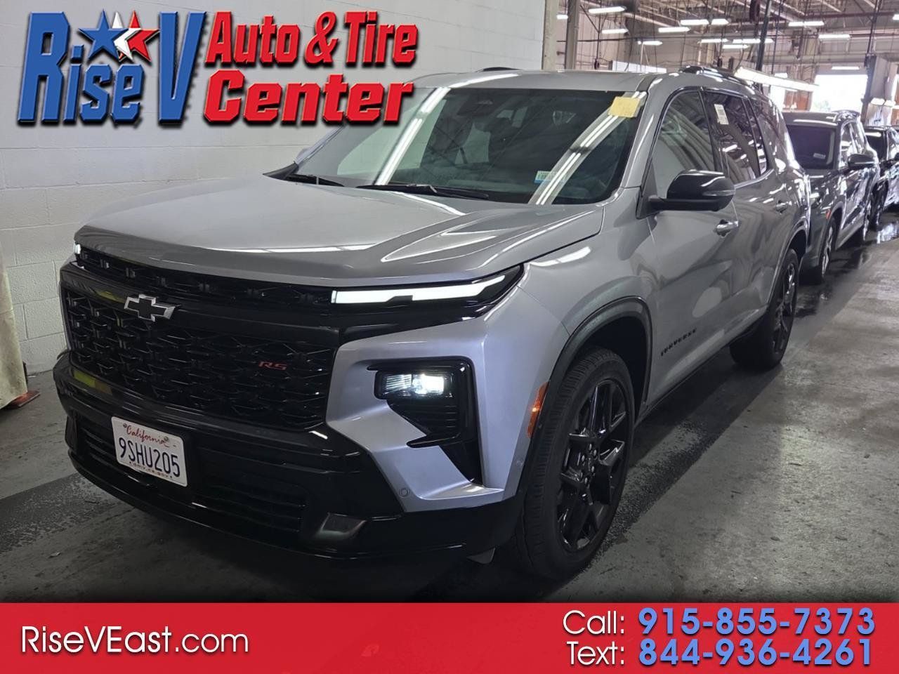 Used 2025 Chevrolet Traverse RS FWD image 1