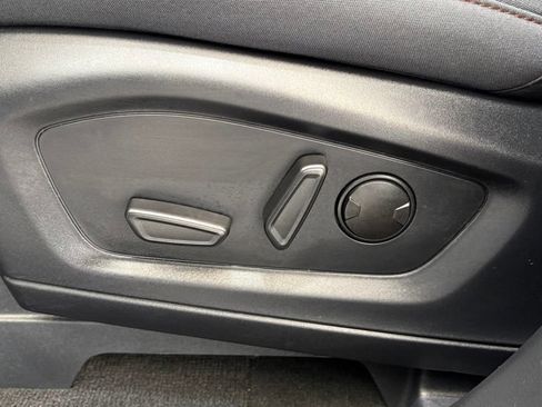 Used 2025 Ford Explorer Active AWD/4WD image 16