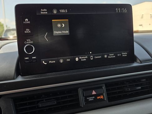 Used 2025 Honda Pilot EX-L image 11
