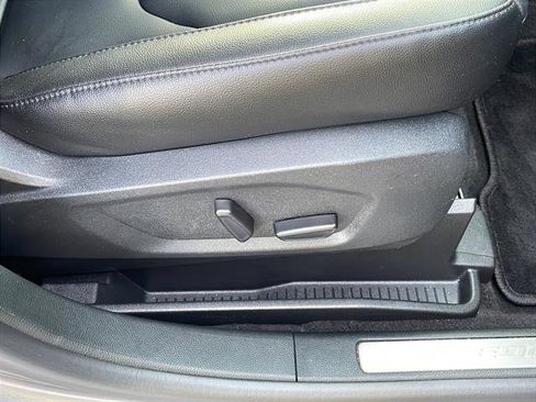 Used 2024 Ford Edge Titanium image 10