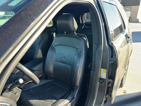 Used 2017 Ford Explorer Limited image 29