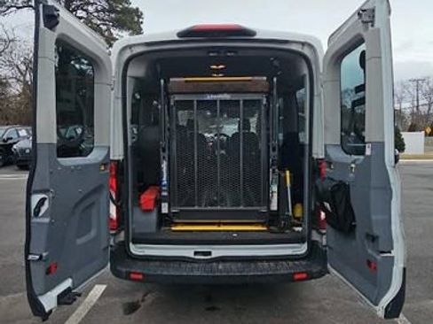 Used 2018 Ford Transit 150 XL image 2