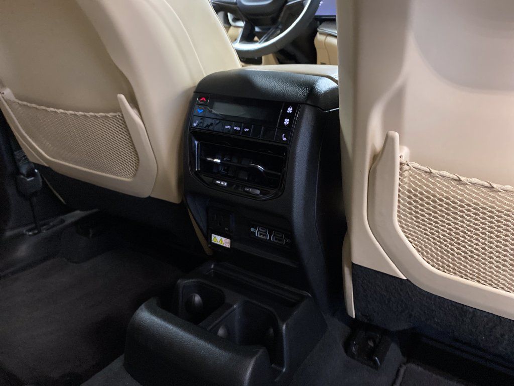 Certified 2025 Jeep Grand Cherokee L Limited w/ Black Appearance Package AWD/4WD image 40