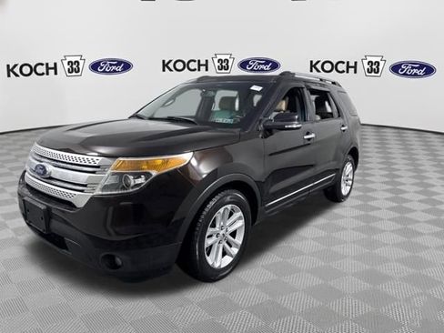 Used 2014 Ford Explorer XLT w/ Equipment Group 202A image 3