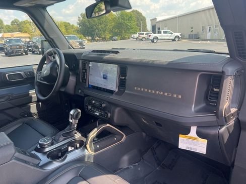 New 2025 Ford Bronco Badlands image 16