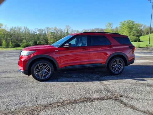 Used 2025 Ford Explorer ST-Line w/ ST-Line Street Pack AWD/4WD image 35