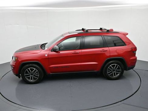 Used 2021 Jeep Grand Cherokee Trailhawk w/ Premium Lighting Group AWD/4WD image 18
