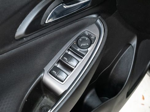 Used 2017 Chevrolet Malibu LT FWD image 10