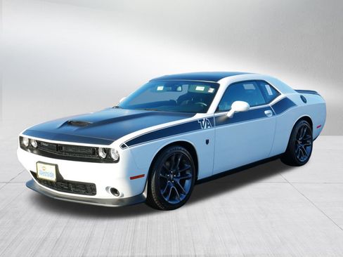 Used 2023 Dodge Challenger R/T w/ T/A Package image 3