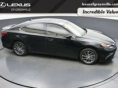 Used 2017 Lexus ES 350 w/ Luxury Package FWD image 39