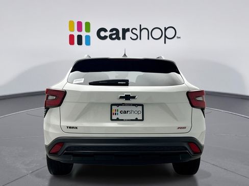 Used 2025 Chevrolet Trax RS w/ Sunroof Package FWD image 4