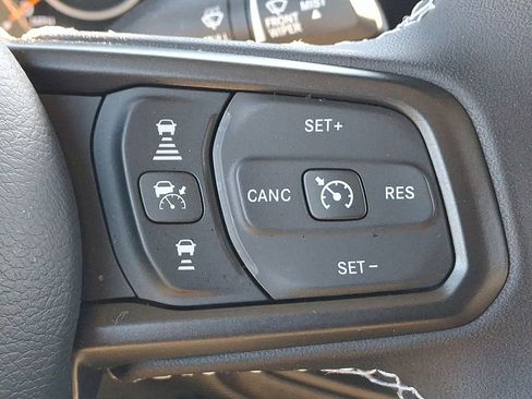 Used 2025 Jeep Gladiator Sport image 23