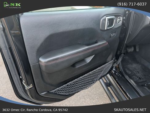 Used 2018 Jeep Wrangler Unlimited Rubicon AWD/4WD image 37
