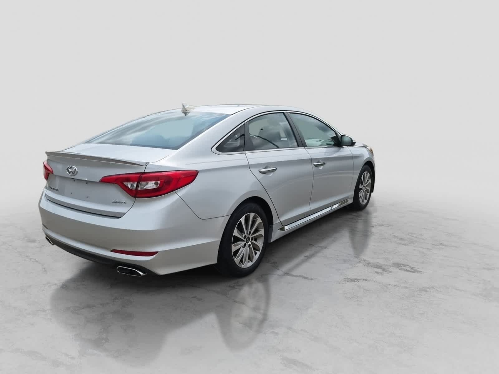 Used 2016 Hyundai Sonata Sport w/ Option Group 1V FWD image 8