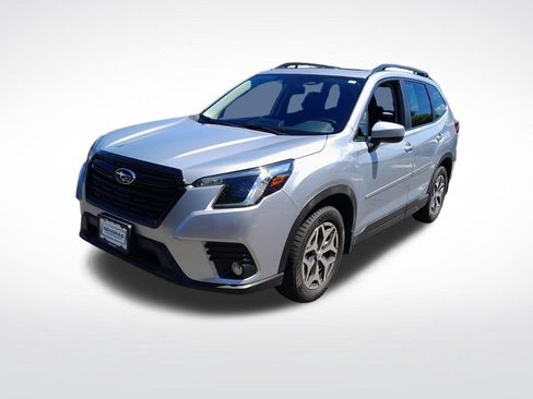 Used 2023 Subaru Forester Premium AWD/4WD image 3