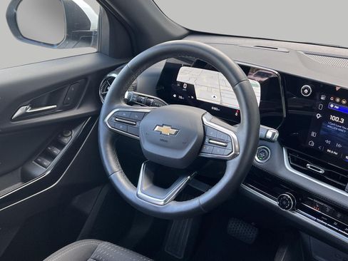 Used 2026 Chevrolet Equinox LT w/ Safety and Technology Package FWD image 25