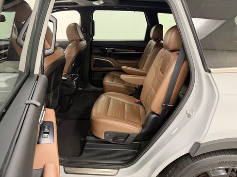 Used 2022 Kia Telluride SX w/ SX Prestige Package image 16