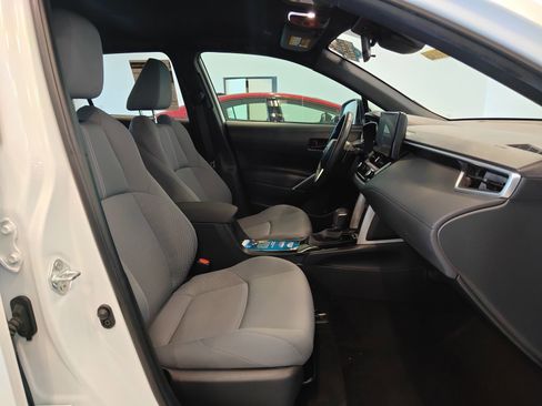 Used 2024 Toyota Corolla Cross SE image 15