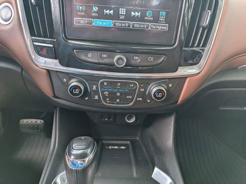 Used 2018 Chevrolet Traverse High Country AWD/4WD image 21