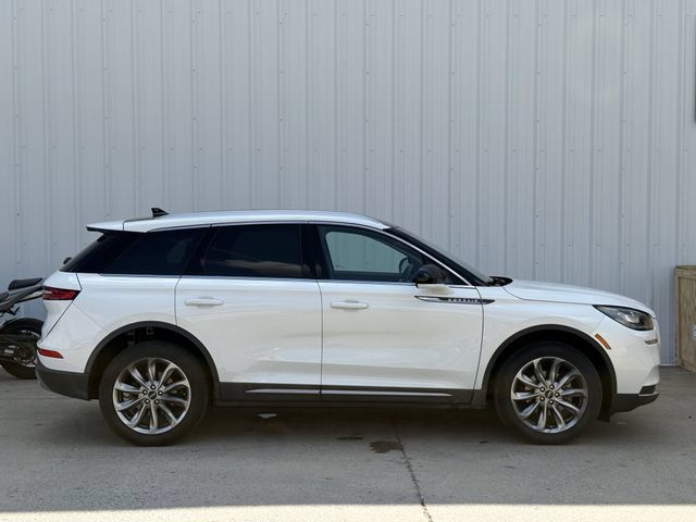 Used 2022 Lincoln Corsair AWD w/ Premium Package image 3