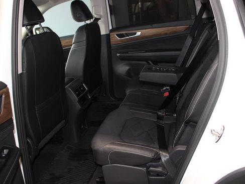 Used 2025 Volkswagen Atlas SE AWD/4WD image 13