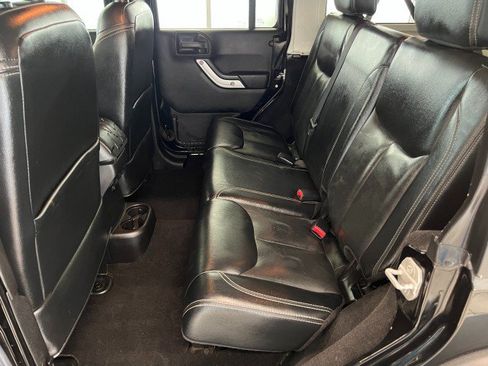 Used 2015 Jeep Wrangler Unlimited Rubicon AWD/4WD image 27