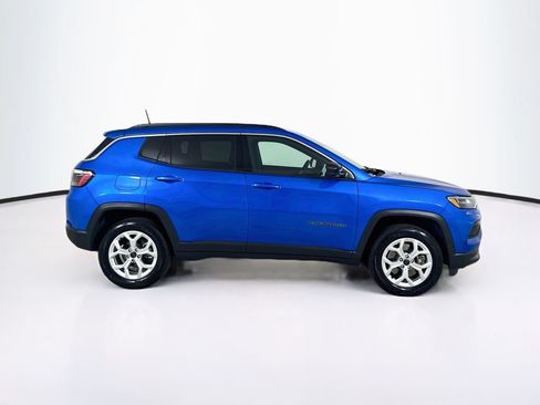 Used 2025 Jeep Compass Latitude AWD/4WD image 8